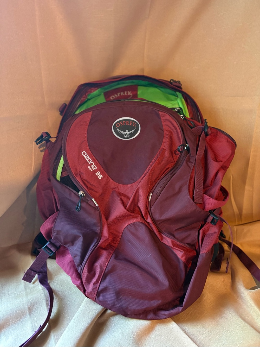 OSPREY Ozone 35 Backpack in Burgundy with Green Liner